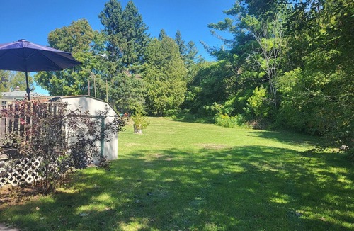 Marmora House | Cozy Bungalow close to fishing, ATV trails, nature and beautiful Crowe Lake.