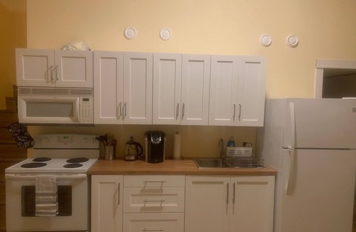 Smithers Cottage | Cozy Carriage Home with Hot Tub. Pet-Friendly!