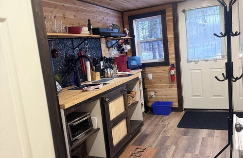 Gloucester County Cabin | COZY CEDAR TINY HOME