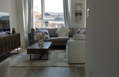 Barrie House | Cozy City Home
