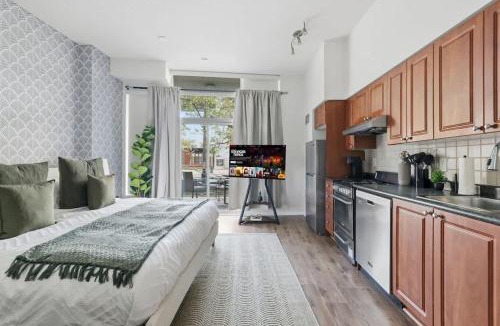Fort York Apartment | Cozy City Studio Near Budweiser & BMO Stadium