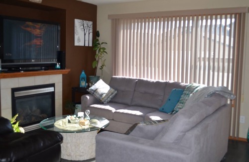 Red Deer House | Cozy clean comfortable