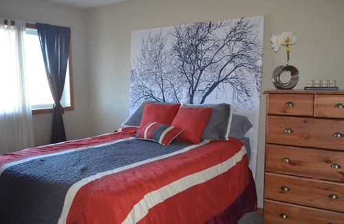 Red Deer House | Cozy clean comfortable