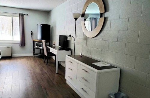 Colpoys Bay Apartment | Cozy Comfort Double Room 03– Peninsula Motel, Minutes from Wiarton Waterfront