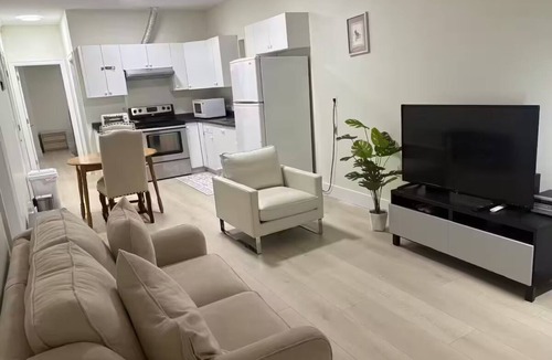 South Newton House | Cozy & Comfortable Home Away From Home