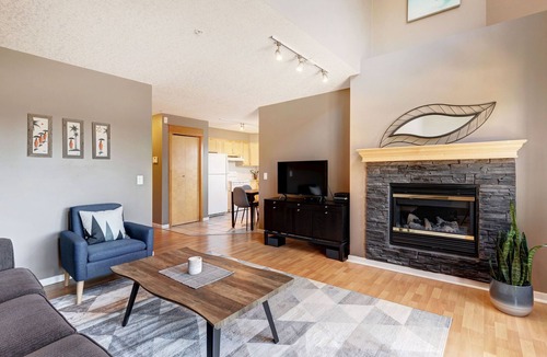 Cougar Creek Condo | Cozy Condo | Epic Mountain Views | Parking Garage | Central | Air Conditioning