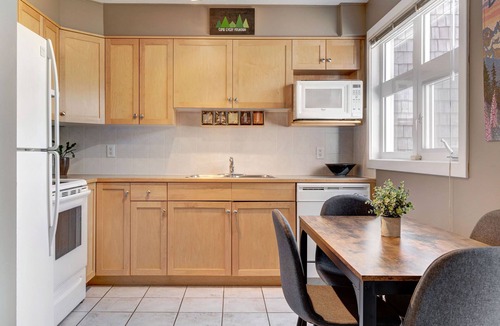 Cougar Creek Condo | Cozy Condo | Epic Mountain Views | Parking Garage | Central | Air Conditioning