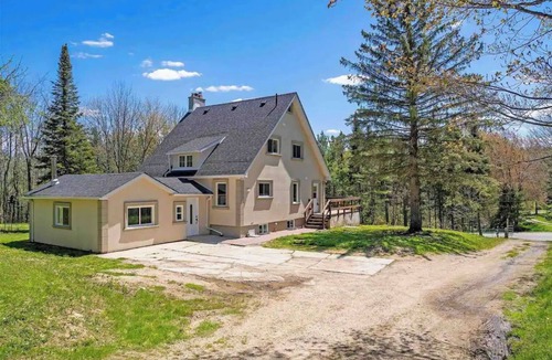 Markdale House | Cozy Cottage in Beaver Valley