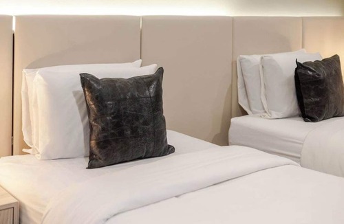 Gay Village Hotel | Cozy Duo – Downtown MTL Nest