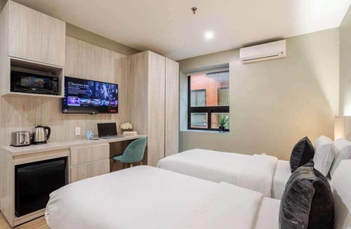 Gay Village Hotel | Cozy Duo – Downtown MTL Nest