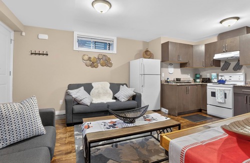 Sunset House | Cozy Family-Friendly Stay in a Central Location