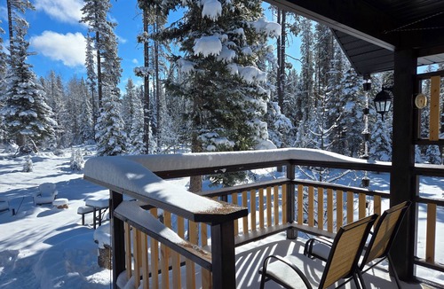 Nordegg Cabin | Cozy Fireside Cottage - The Rock