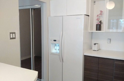 Etobicoke Apartment | Cozy Fully Furnished Apt w/Parking