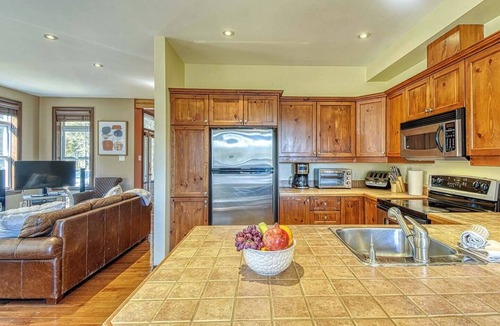 Mont-Tremblant House | Cozy Golf Tremblant Cottage - SPA + Billard Table