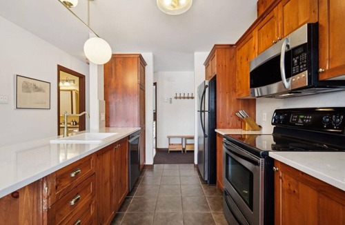 Mont-Tremblant House | Cozy Golfside Oasis | Fireplace & Terrace