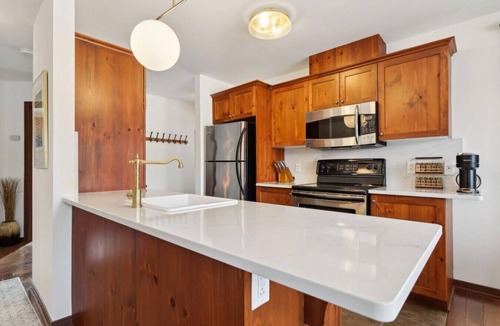 Mont-Tremblant House | Cozy Golfside Oasis | Fireplace & Terrace