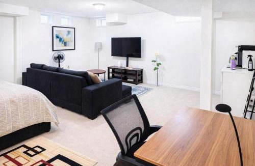 Halton Regional Municipality Apartment | Cozy Guest Suite with Private Bathroom & Entrance