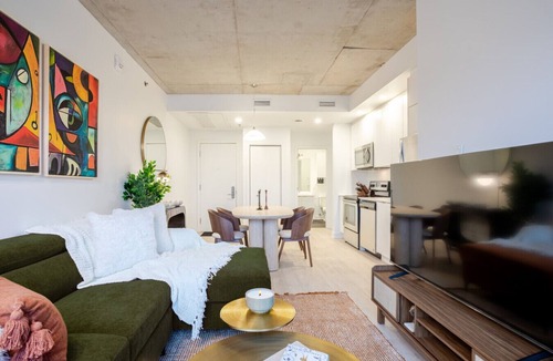 Quartier des Spectacles Apartment | Cozy Heaven in MTL | Free Parking