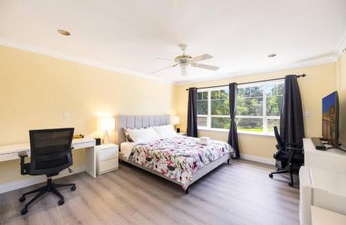 Dunbar House | Cozy Huge Primary Suite Near UBC YVR Airport