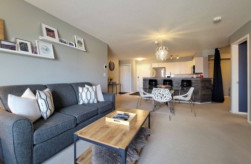 Invermere Condo | Cozy Invermere Condo by the water