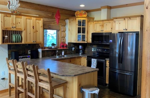 East Kootenay Cabin | Cozy Kimberley Log Cabin
