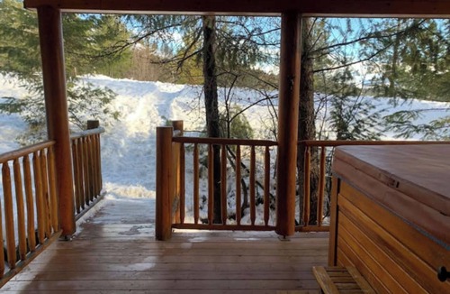 East Kootenay Cabin | Cozy Kimberley Log Cabin