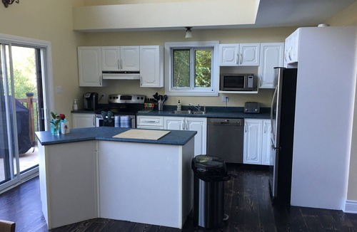 Val-des-Monts Ski Chalet | Cozy lac cottage w/hot tub and private beach!