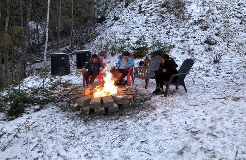 Val-des-Monts Ski Chalet | Cozy lac cottage w/hot tub and private beach!