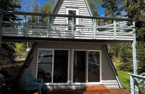 Isle Pierre Cabin | Cozy lakefront cabin on Nukko Lake.