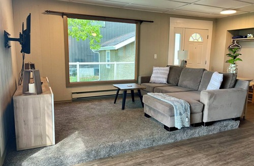 Island View Cottage | Cozy Lakefront Oasis on Last Mountain Lake with your own backyard Putting Green