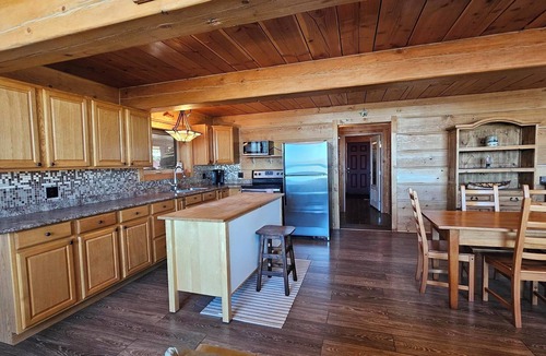 Central Alberta House | Cozy Lakefront Retreat at Lac La Nonne
