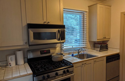 Ivry-sur-le-Lac House | Cozy Laurentian Winter Cottage Near Ski Hills, Snowshoe and Snowmobile Trails