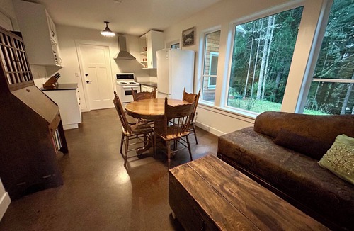 Salt Spring Island Apartment | Cozy little eco home near the ocean