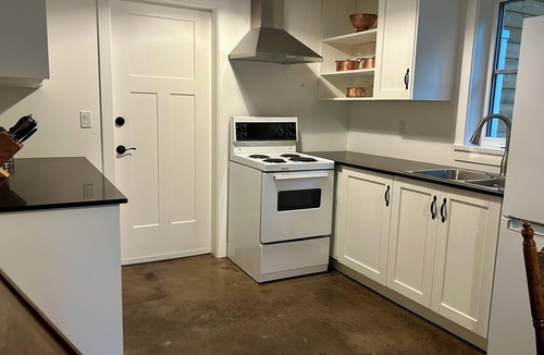 Salt Spring Island Apartment | Cozy little eco home near the ocean