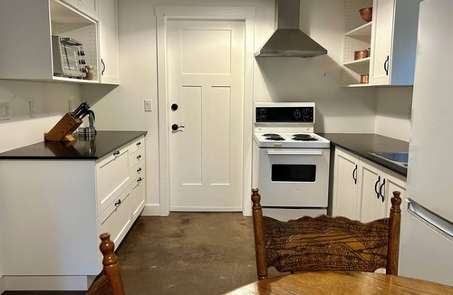 Salt Spring Island Apartment | Cozy little eco home near the ocean
