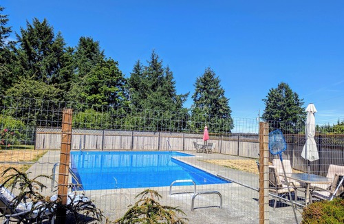 Regional District of Nanaimo House | Cozy Lodge with Beach Access, Pool