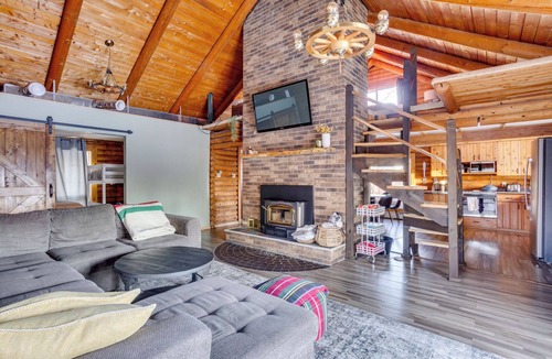 Wood Buffalo Cabin | Cozy Log Cabin🪵with outdoor Sauna in Gregoire Lake Estates!