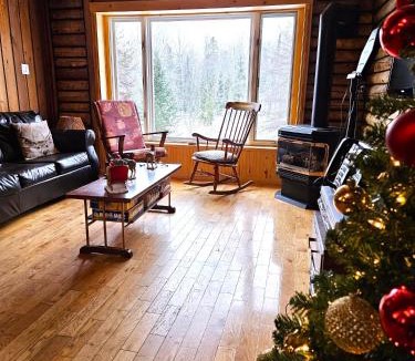 La Minerve House | Cozy log cottage