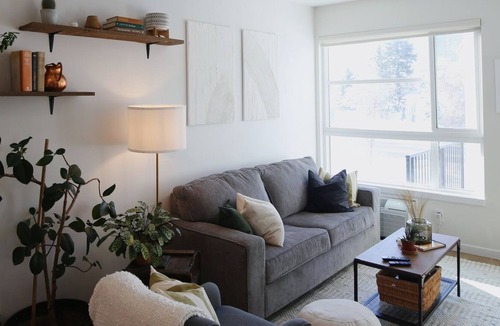 Kamloops Apartment | Cozy Modern Apartment - Near City Centre