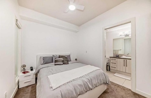 Southwest Calgary Apartment | Cozy Modern Mission 1 BR 5minDT Heated Prk SPA
