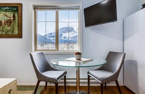 Canmore House | Cozy Mountain View Condo Close to DT Canmore