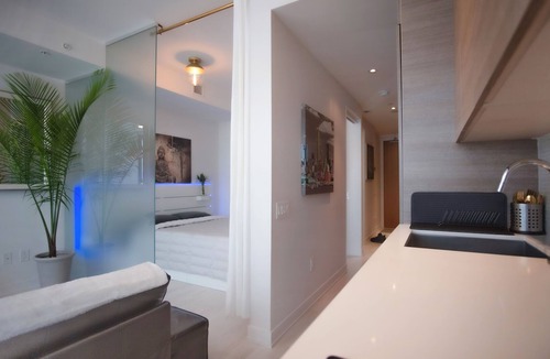 Wellington Place Apartment | Cozy Nest Designer Apartment With Core Downtown Location King x Bathurst Lavelle