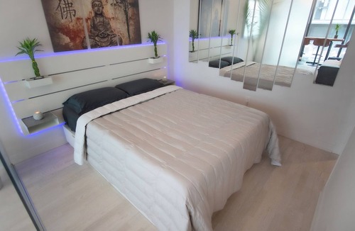 Wellington Place Apartment | Cozy Nest Designer Apartment With Core Downtown Location King x Bathurst Lavelle