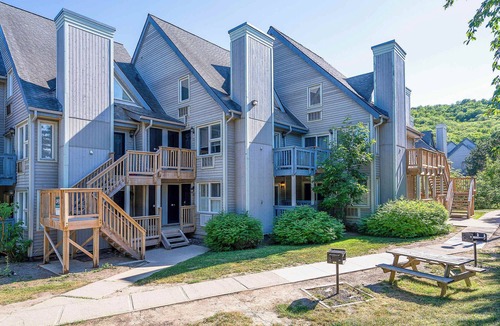 Craigleith Apartment | Cozy Nest | Pool, Shuttle & Private Patio