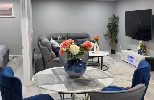 Evanston Apartment | Cozy New 2BR Suite Retreat