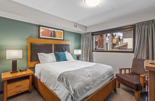 Copperstone Resort House | Cozy Oasis 2BR with Hot Tub and Gym 10 Mins to DT