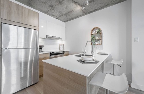 Downtown Montreal Apartment | Cozy Oasis Home Downtown Montreal - Free Indoor Parking Old Montreal - Apartment