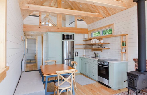 Chester House | Cozy oceanfront boathouse with stunning 360 views!