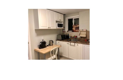 White Rock House | Cozy One Bed Suite Near Beach