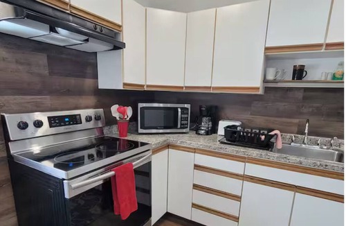 Patten House | Cozy open space apt with lg kitchen & access to trails for outdoor enthusiasts!